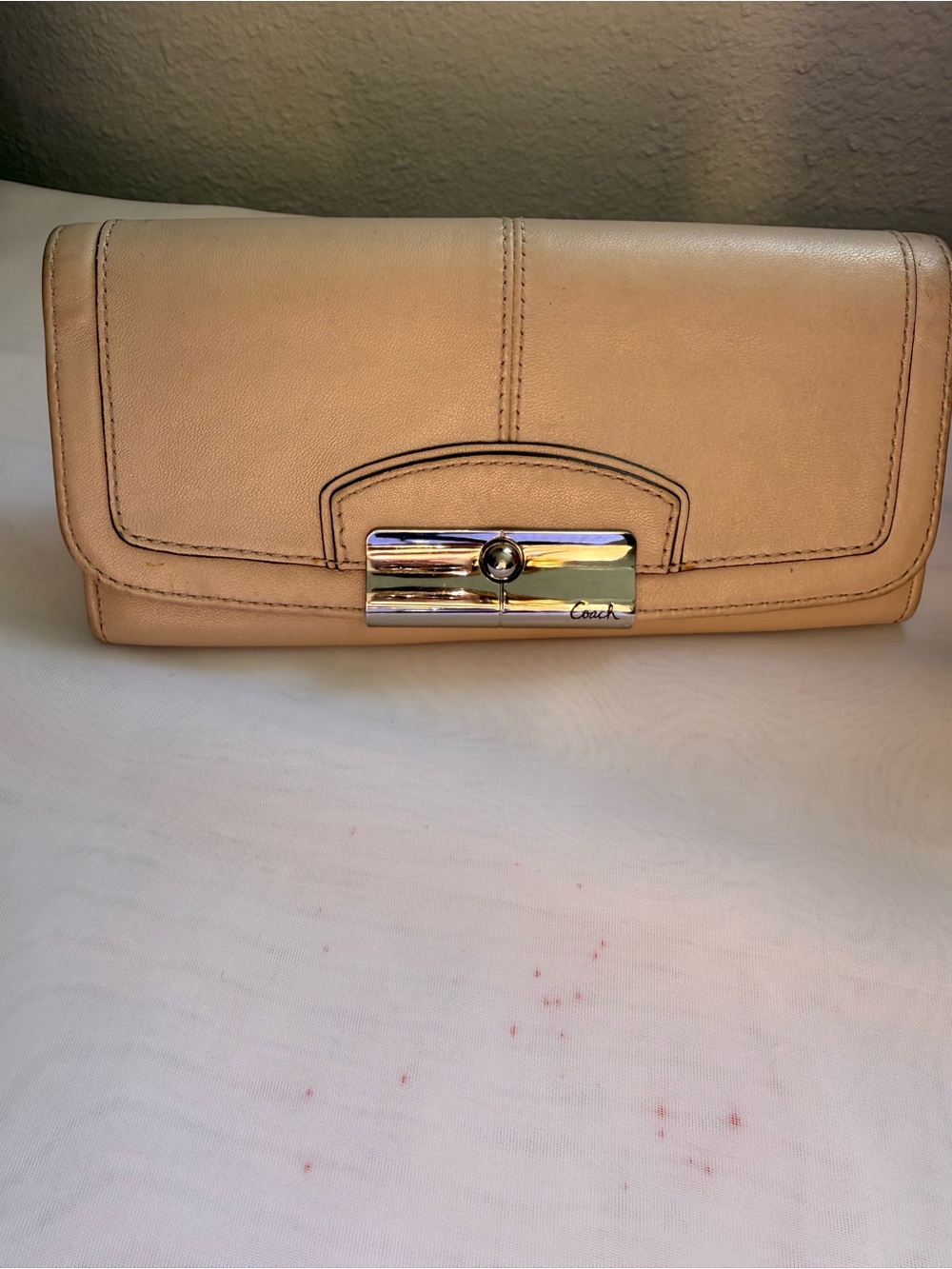 Coach Beige Leather Turnlock Clutch Wallet Gold Hardware